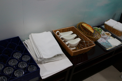 守規矩、重落實——八部新聘乘務長崗位練兵餐飲服務紀實